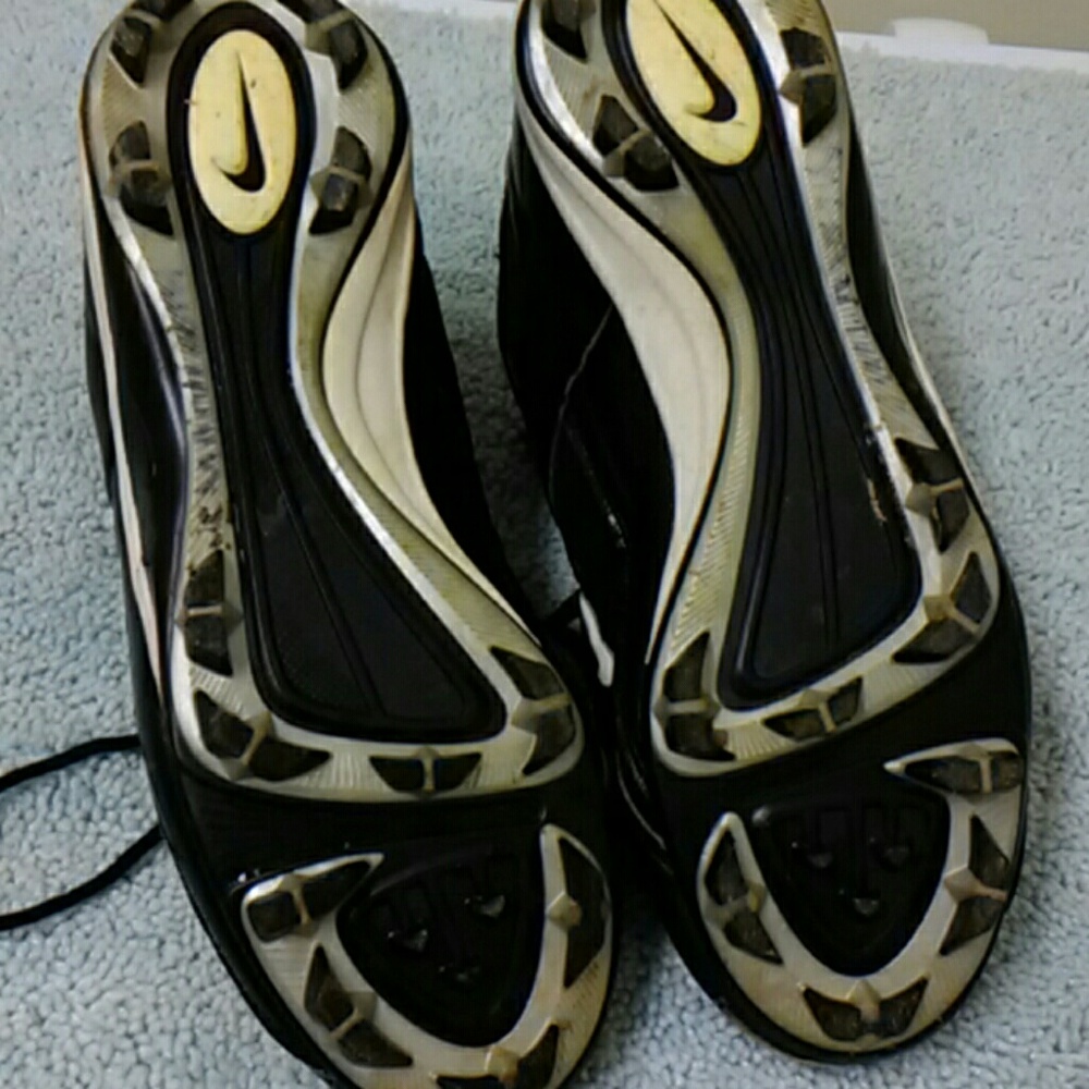 Athletic Shoes /cleats - Picture 2 of 4